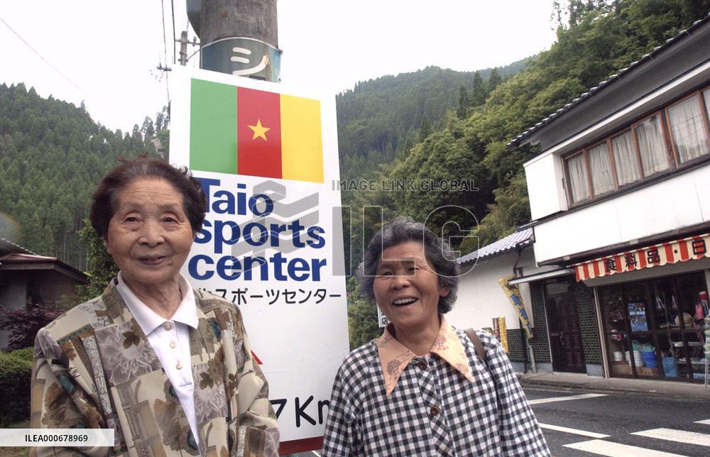 Cameroon soccer team finally leaves Paris for Japan