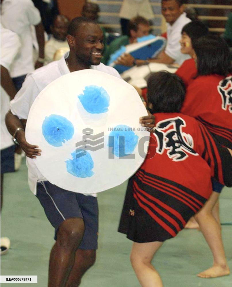 Cameroon's Mboma dances with children