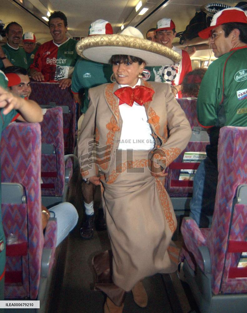 Mexico supporters head to Niigata