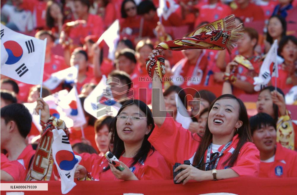 Supporters cheer up Korea squad