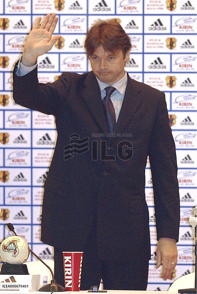 Troussier bows out with well wishes for Japan's soccer future