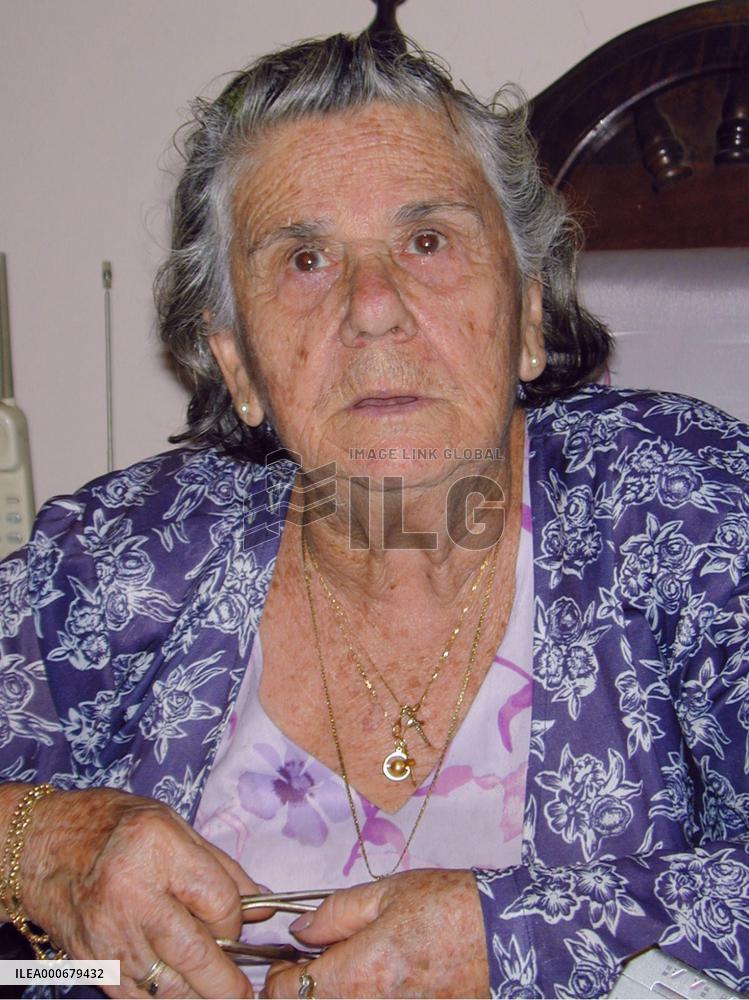 Zico's mother backs son's coaching decision