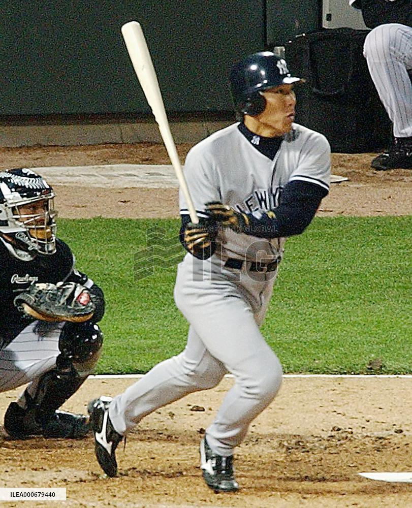 Yankees' Matsui doubles against White Sox