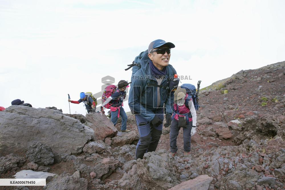 Mt. Fuji to reopen to public