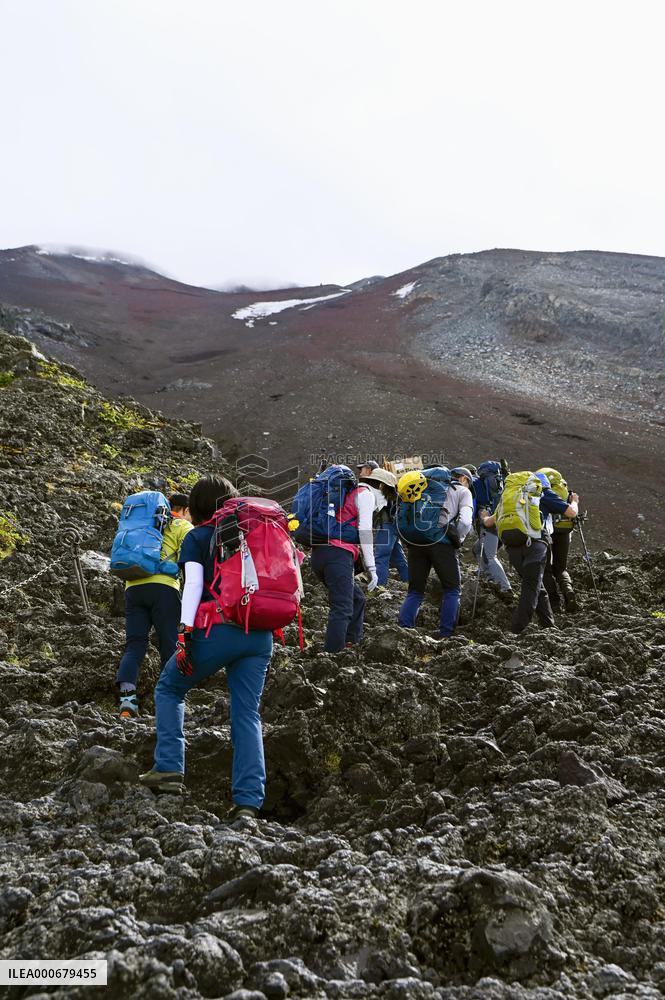Mt. Fuji to reopen to public