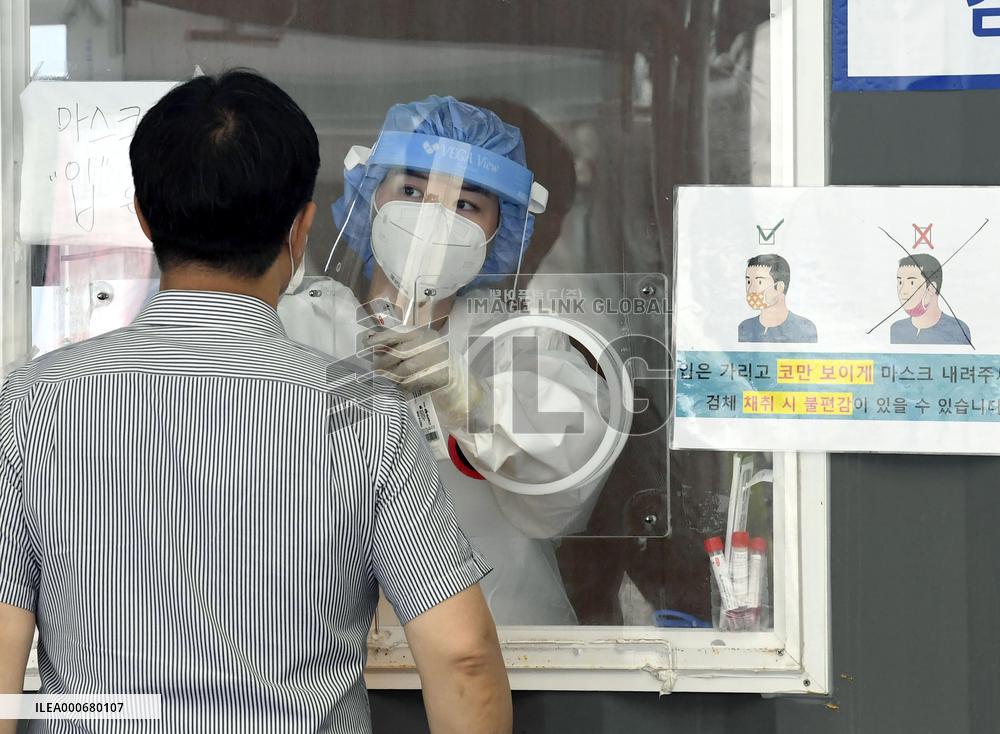 S. Korea logs record 1,275 daily coronavirus cases