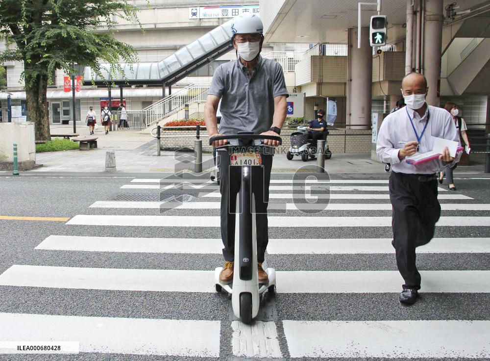 Test ride of standing EV