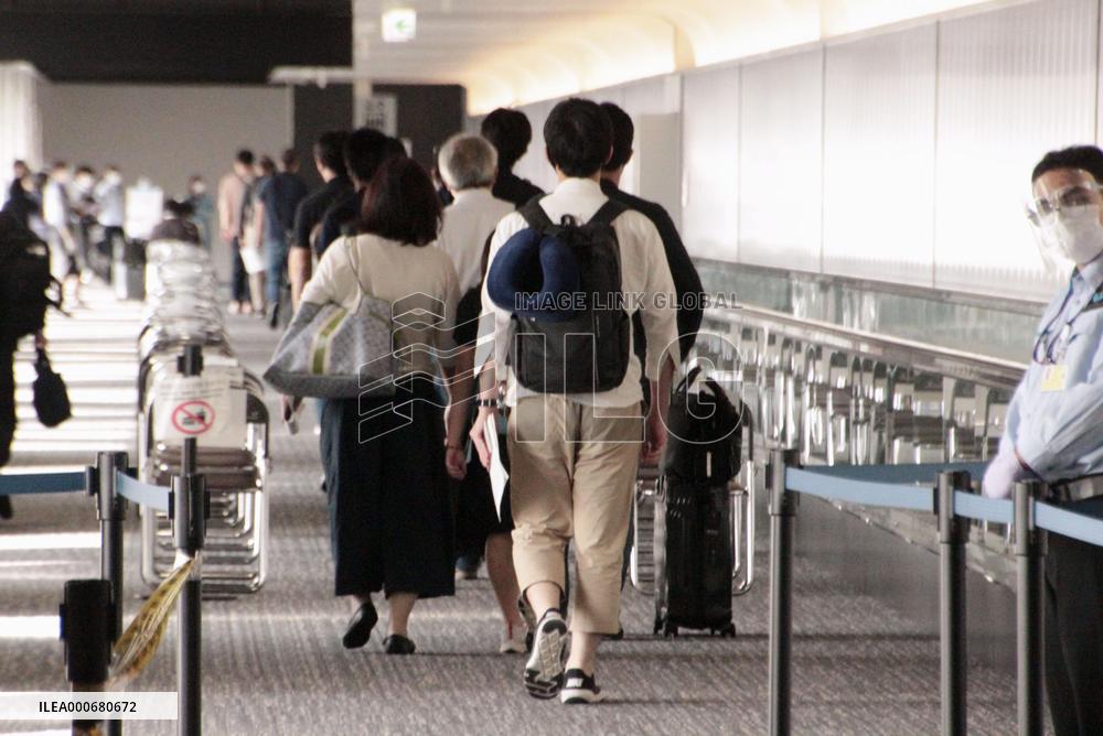 Japanese expats return from Indonesia on chartered plane