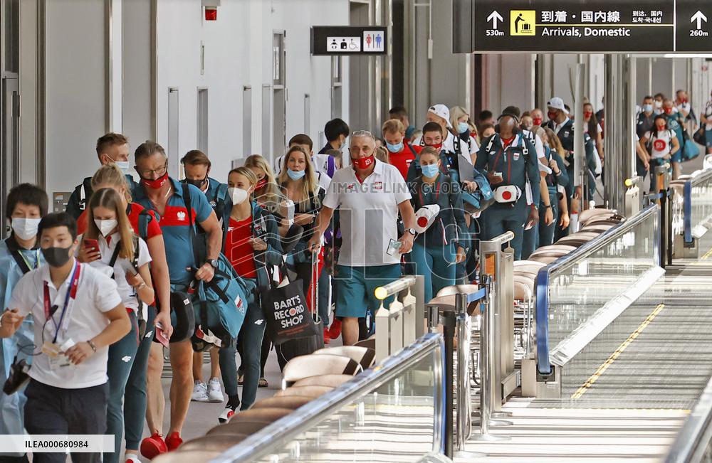 Polish athletes arrive for Olympics