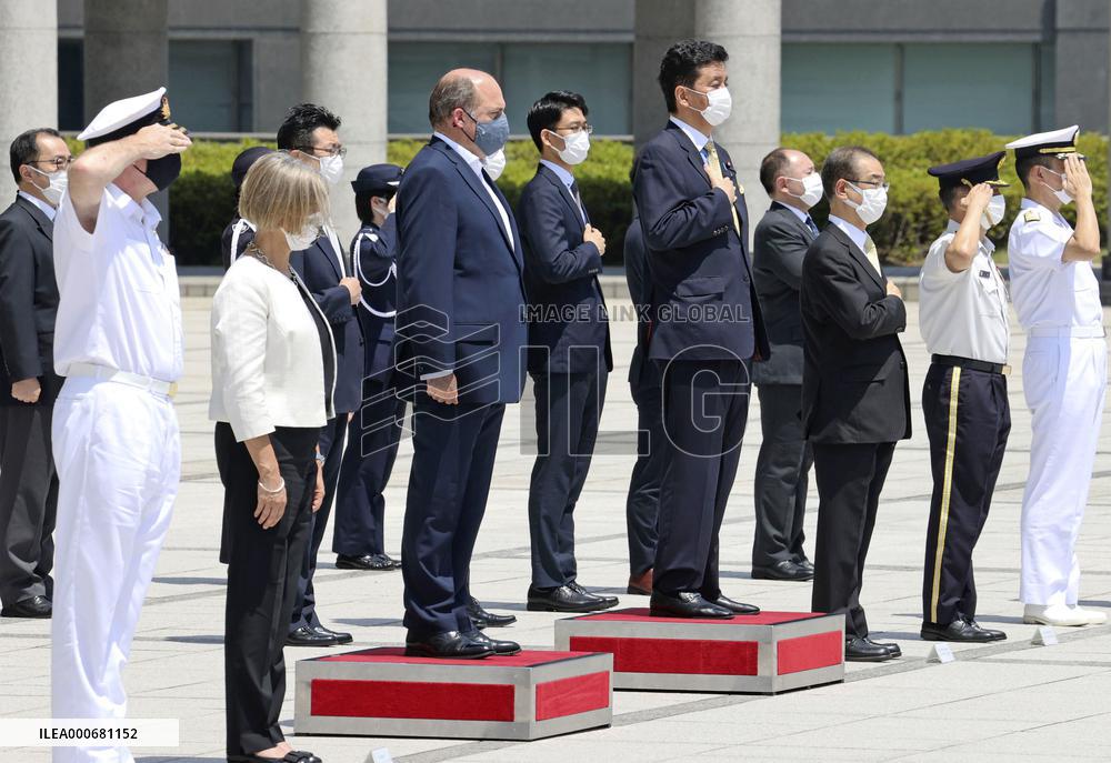 British Defense Secretary Wallace in Tokyo