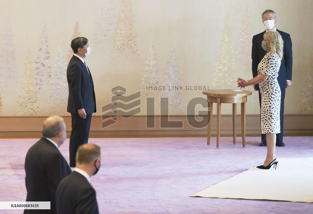 Japanese emperor meets with U.S. first lady