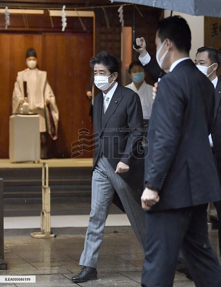Ex-Japan PM Abe visits war-linked Yasukuni shrine