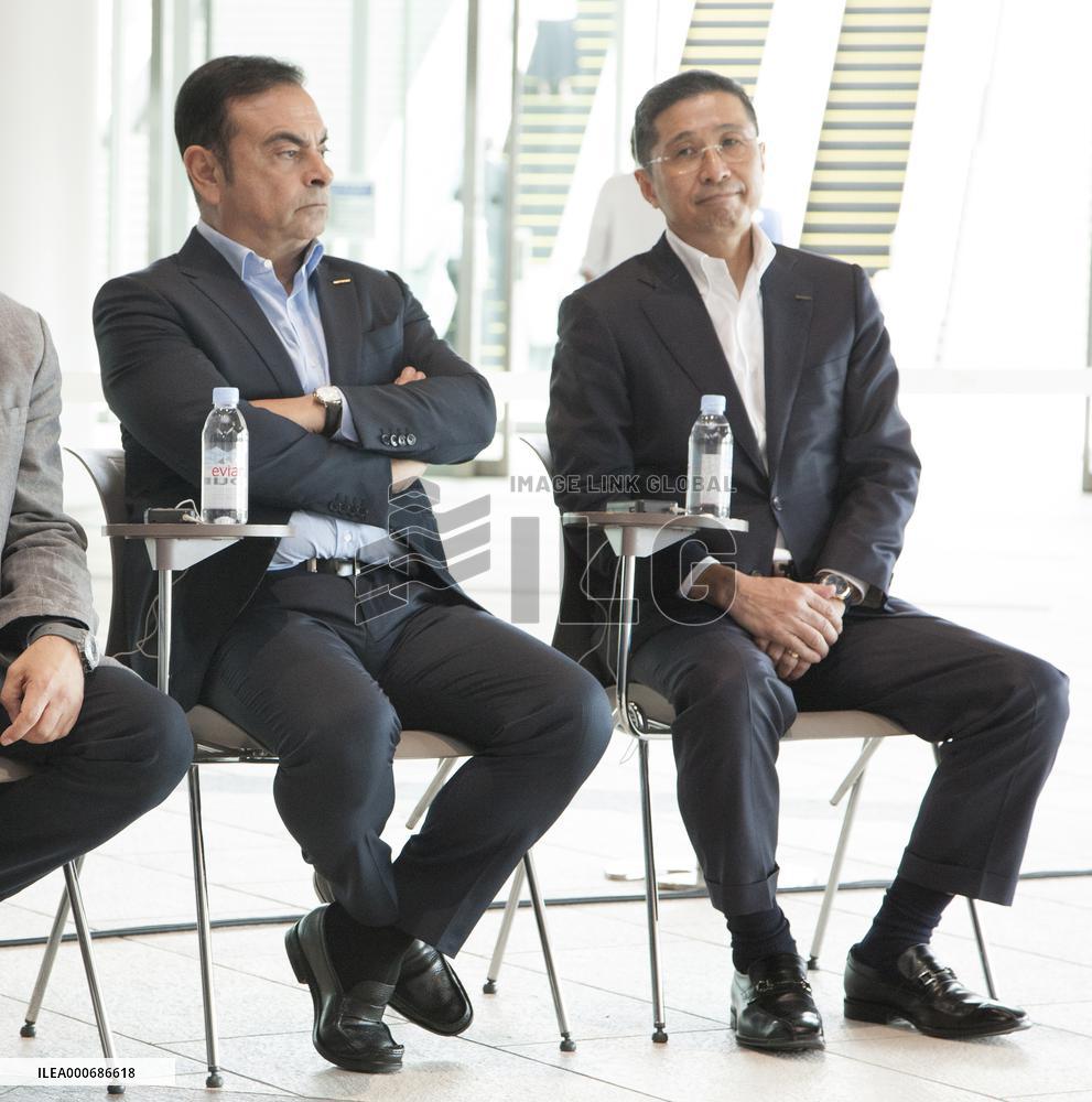 Carlos Ghosn.
