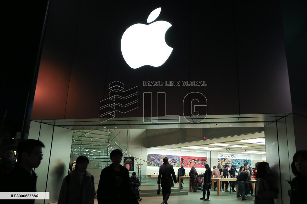 Exterior of the Apple Store Shinsaibashi