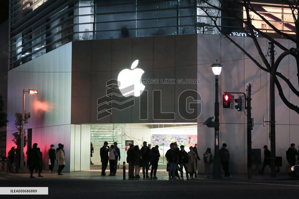 Exterior of the Apple Store Shinsaibashi