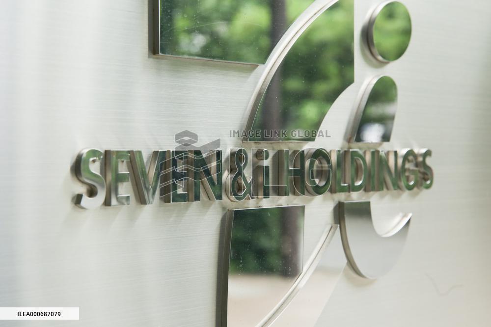 Logo mark of Seven & i Holdings Co.