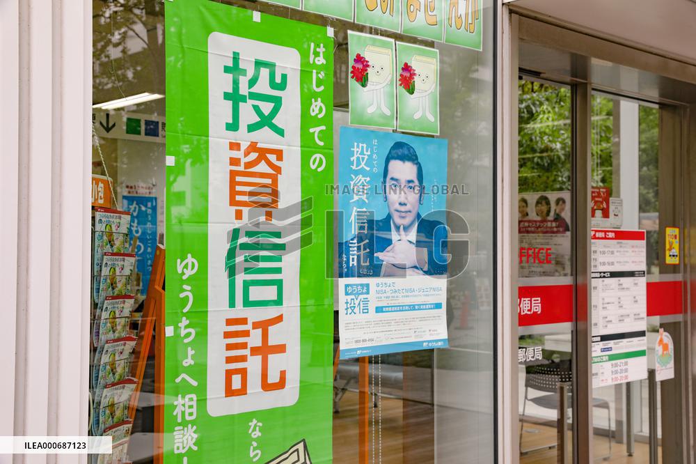Banners for investment trusts at post offices and stores