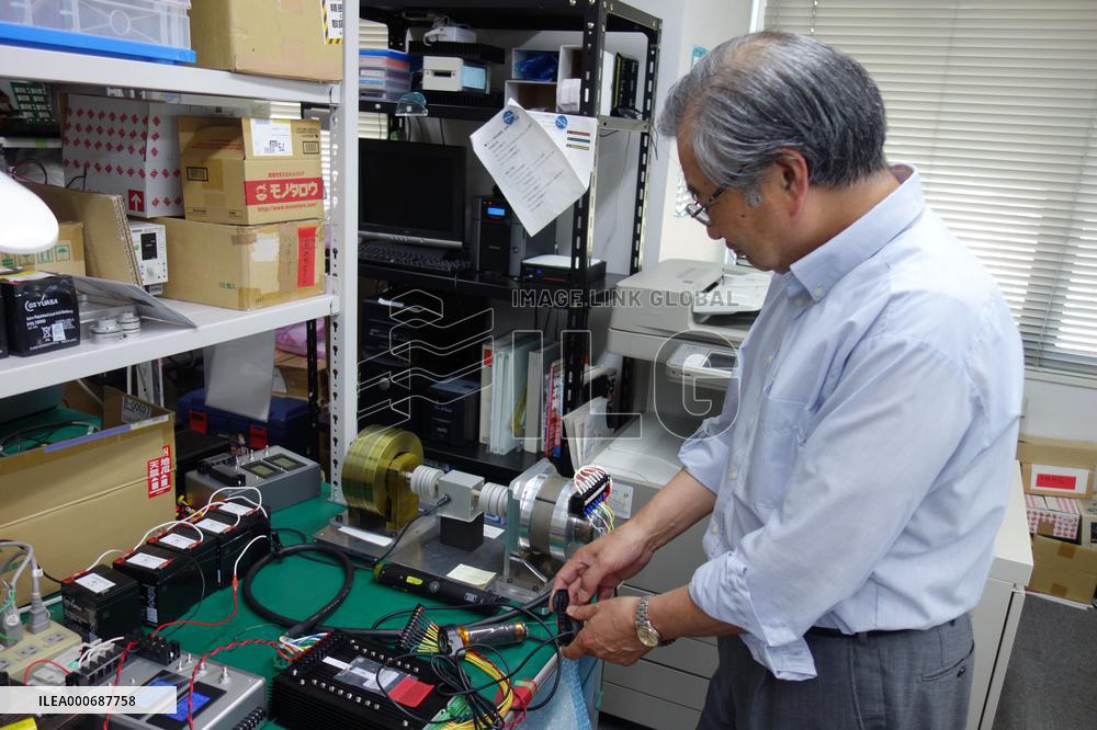 Testing a motor that does not use a permanent magnet.
