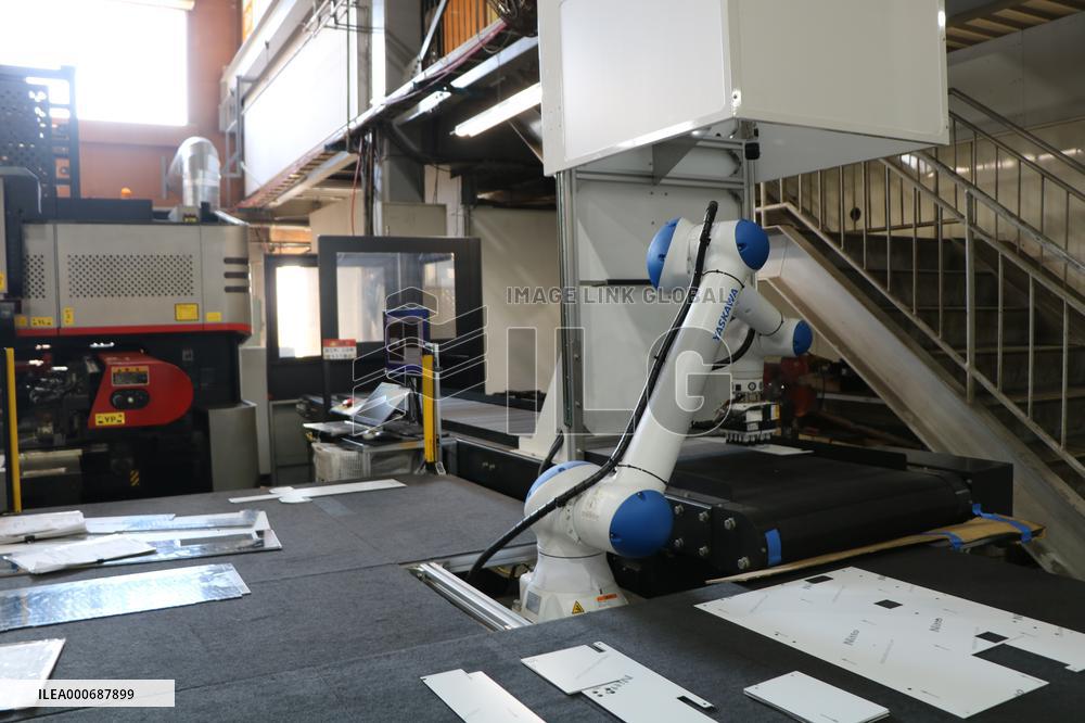 Mimatsu's Collaborative Robot for Punch Laser Multifunction Machines
