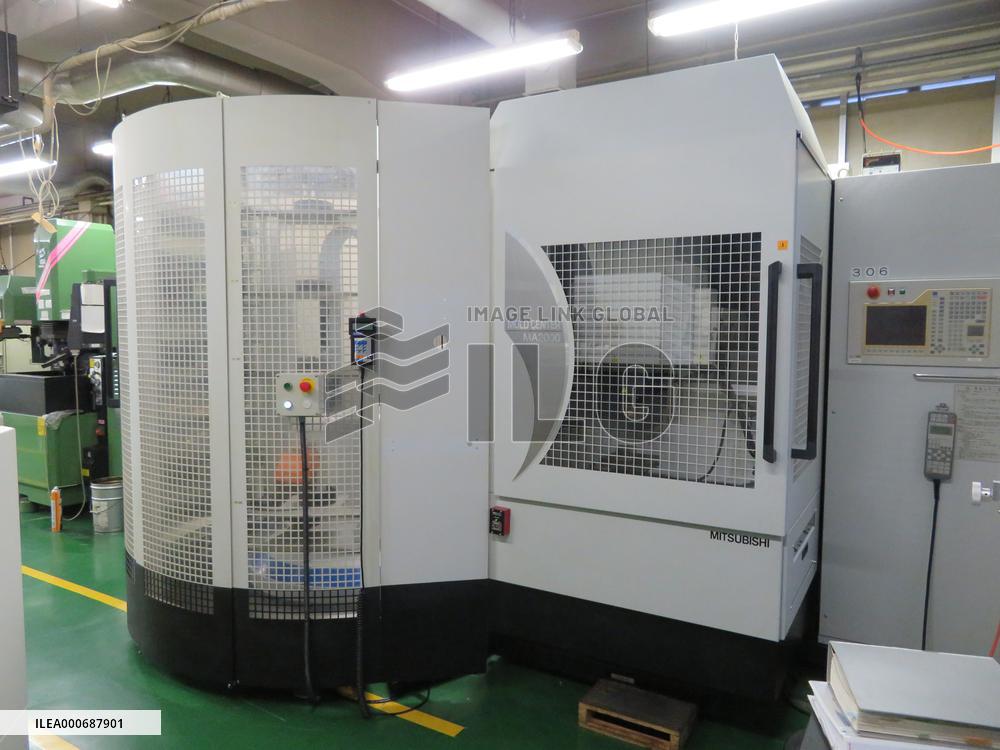 Electrical discharge machine introduced by Nagatsu Manufacturing as part of its work automation efforts.