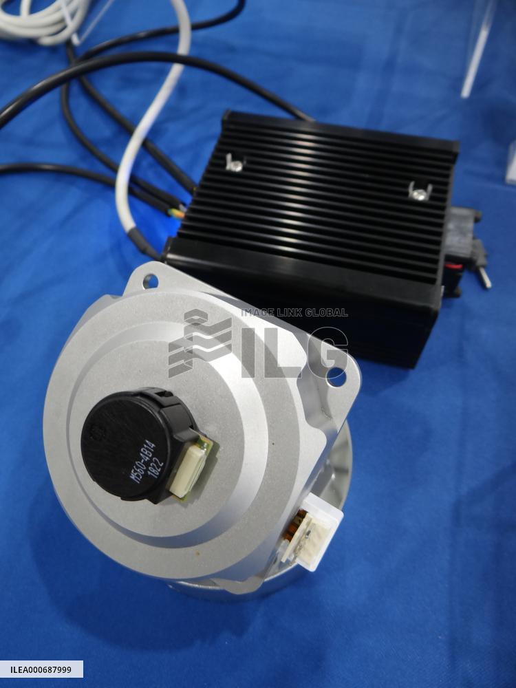 Piezo Sonic's PSM60N-ET ultrasonic motor. Motor (front) and driver (back)