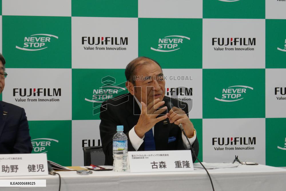 Fujifilm HD Chairman Komori emphasizes the significance of the acquisition.