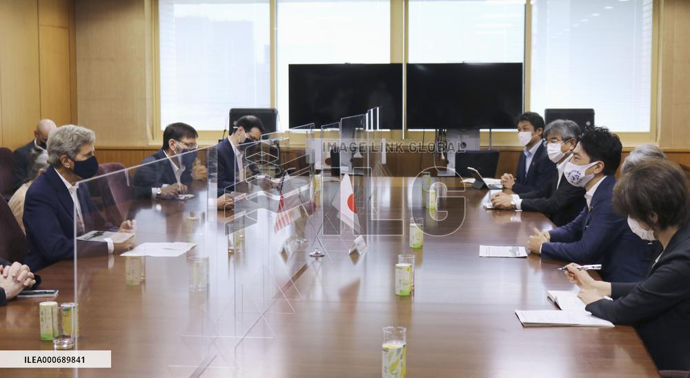 U.S. climate envoy Kerry in Tokyo