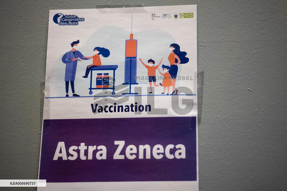 Olivier Veran and Elisabeth Borne visit a vaccination center - Sainte-Geneviève-des-Bois