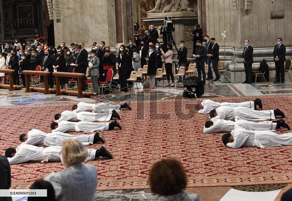 Pope Francis ordains 9 new priests - Vatican
