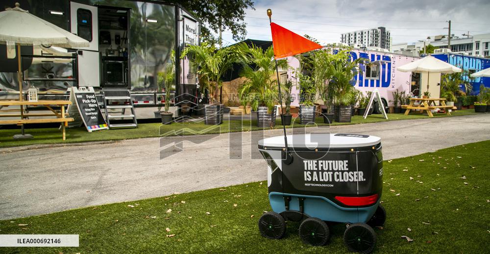 Delivery Robot - Miami