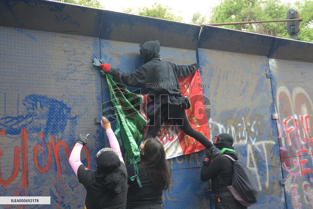 Women Protest Police Abuse - Mexico