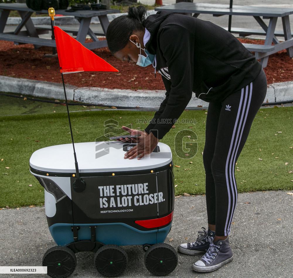 Delivery Robot - Miami