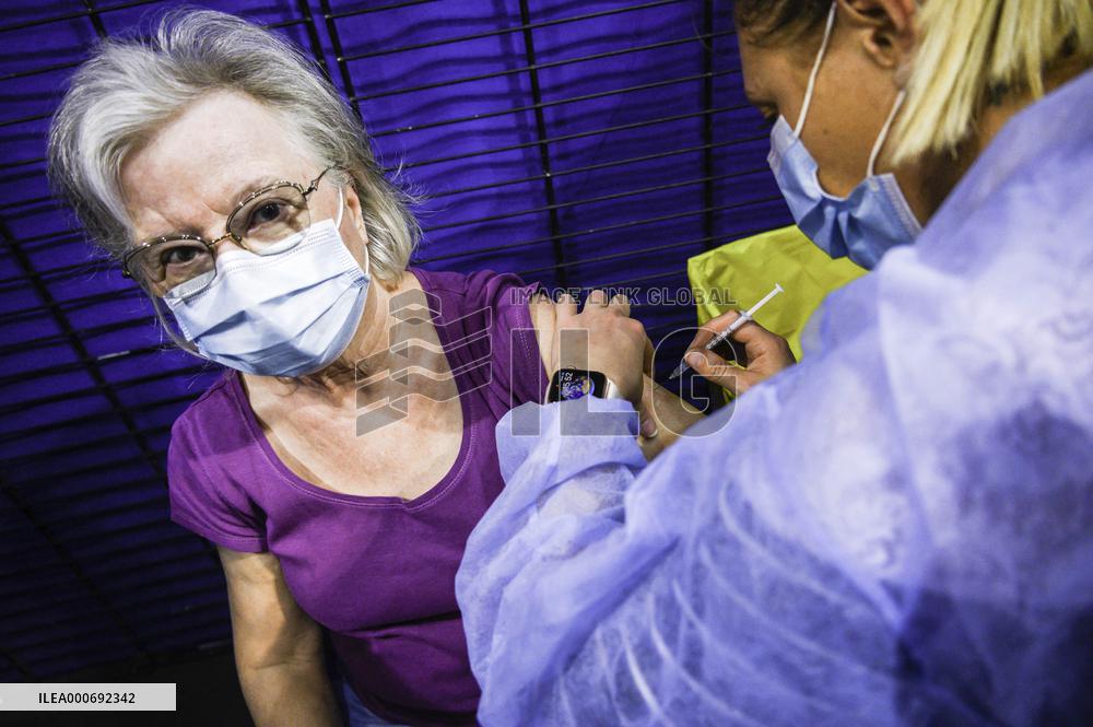Vaccination Center In Velodrome - Saint-Quentin-en-Yvelines