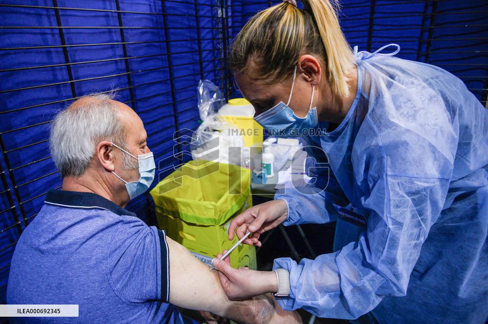 Vaccination Center In Velodrome - Saint-Quentin-en-Yvelines