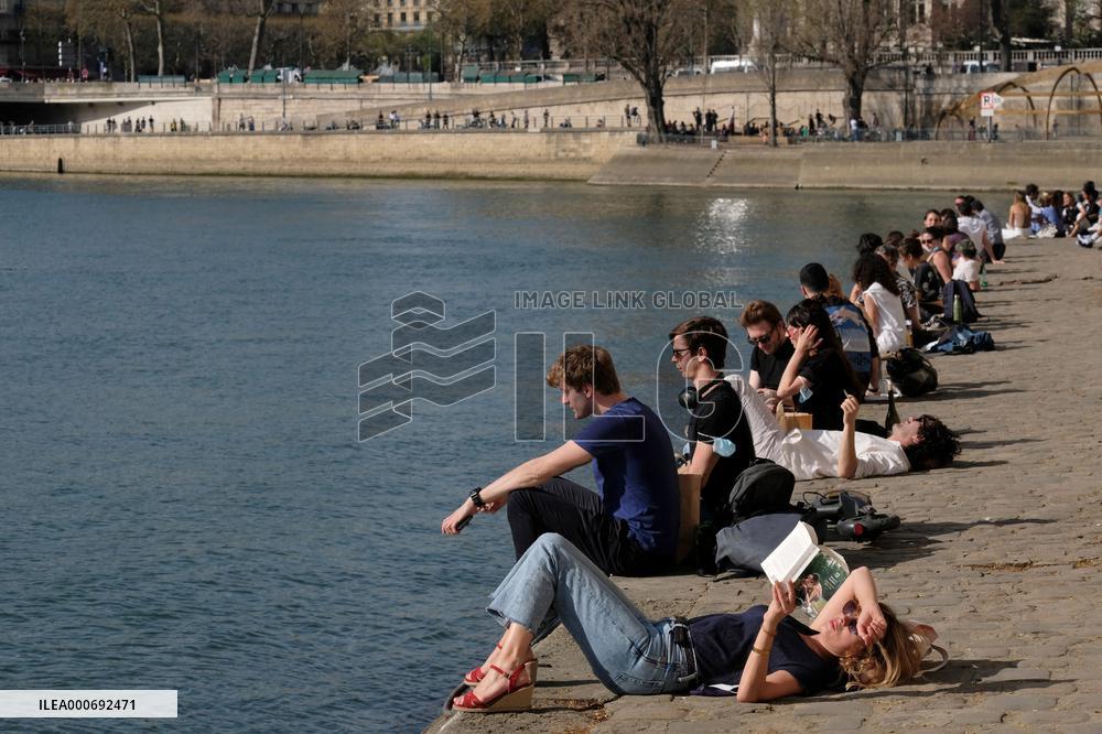 People Enjoying the Warm Weather Paris