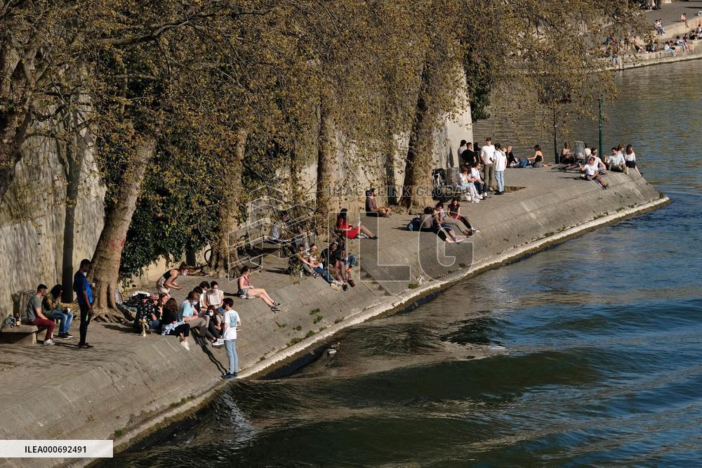 People Enjoying the Warm Weather Paris