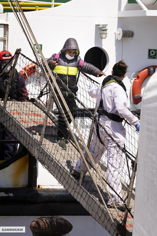 209 Migrants Arrive In Pozzallo - Sicily