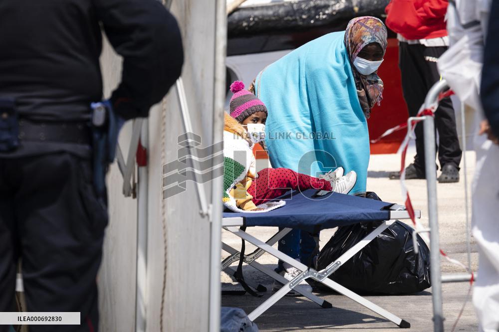 209 Migrants Arrive In Pozzallo - Sicily