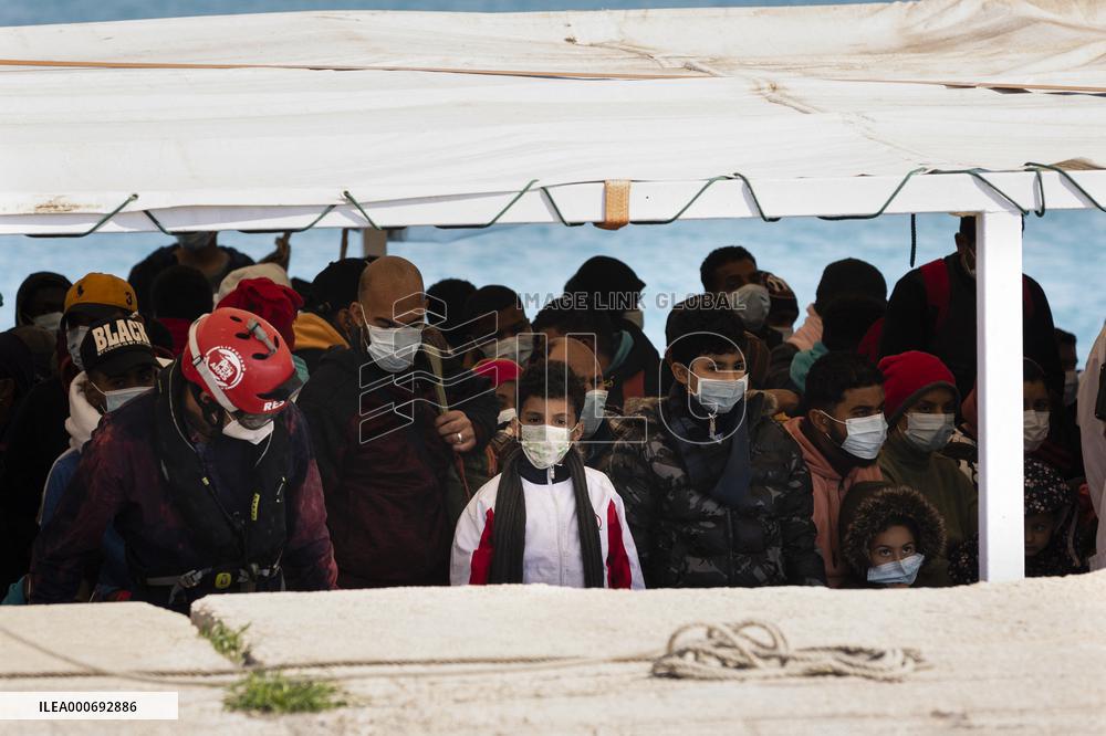 209 Migrants Arrive In Pozzallo - Sicily