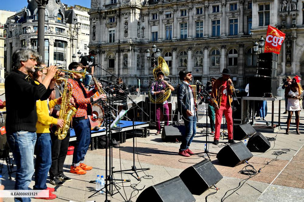 Entertainment workers demonstrate - Paris