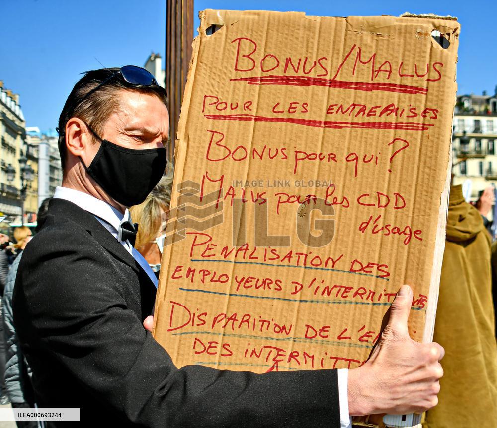 Entertainment workers demonstrate - Paris