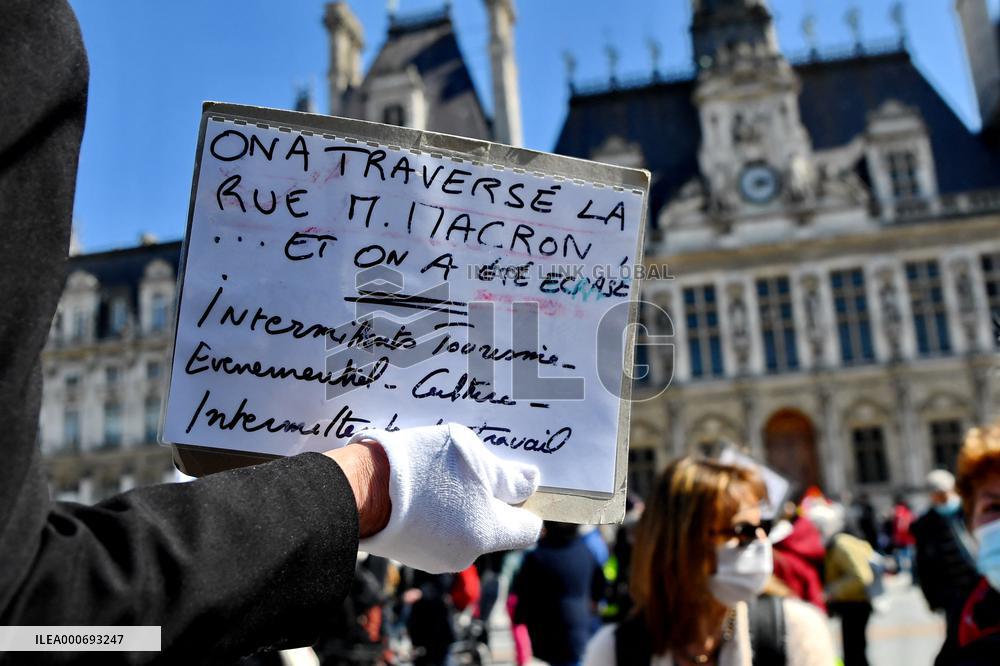 Entertainment workers demonstrate - Paris