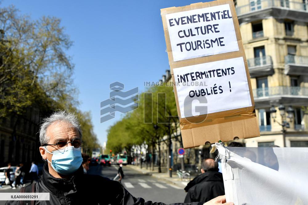 Entertainment workers demonstrate - Paris