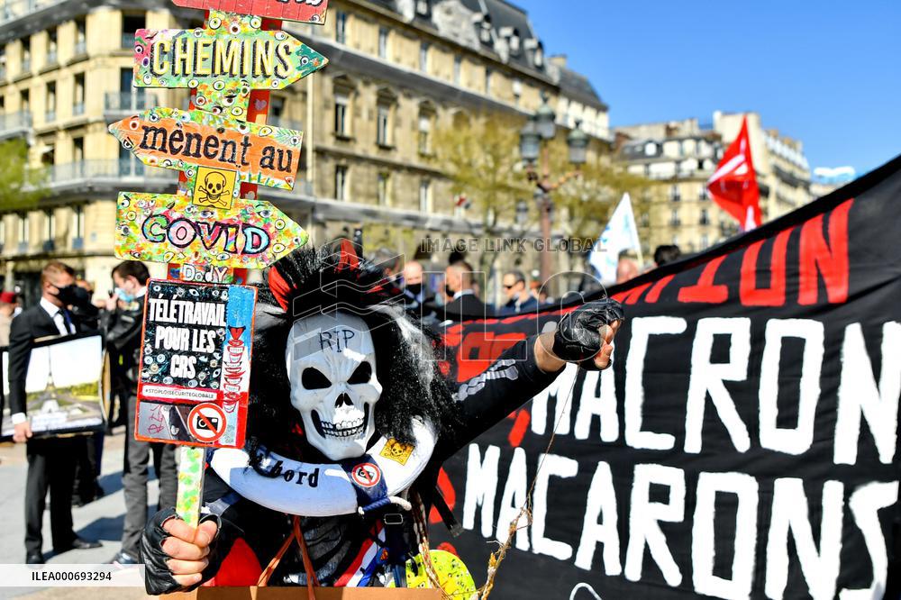 Entertainment workers demonstrate - Paris