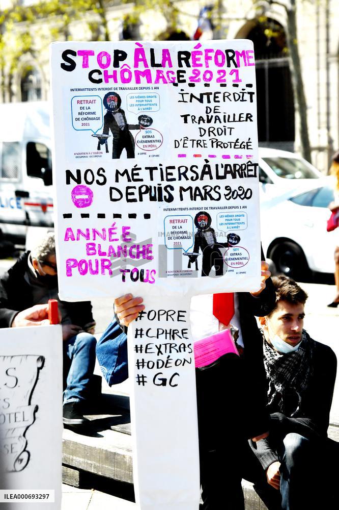 Entertainment workers demonstrate - Paris