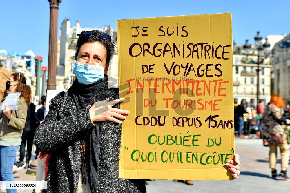 Entertainment workers demonstrate - Paris