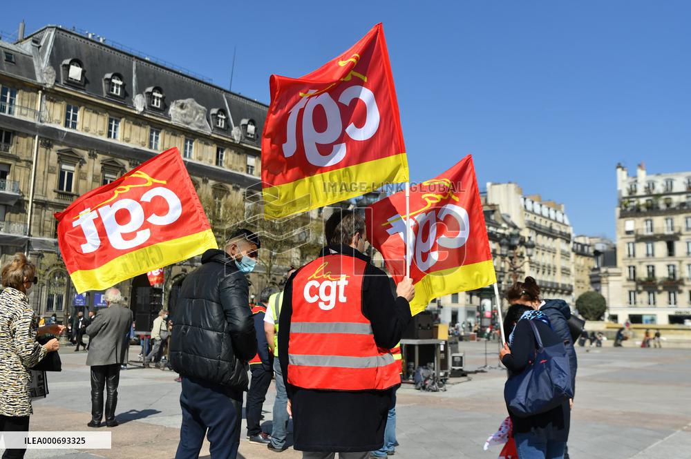 Entertainment workers demonstrate - Paris