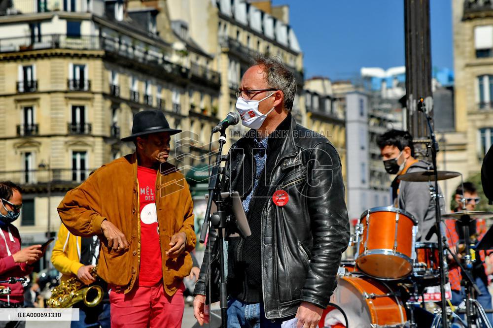 Entertainment workers demonstrate - Paris