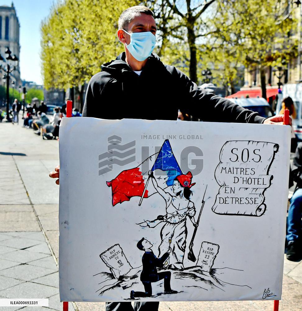Entertainment workers demonstrate - Paris