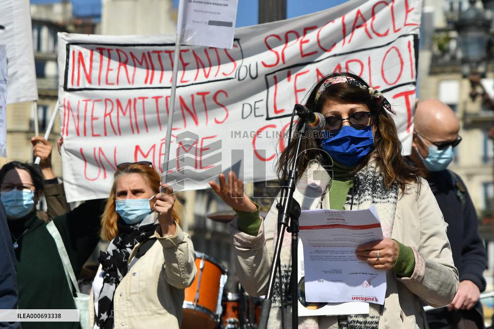 Entertainment workers demonstrate - Paris